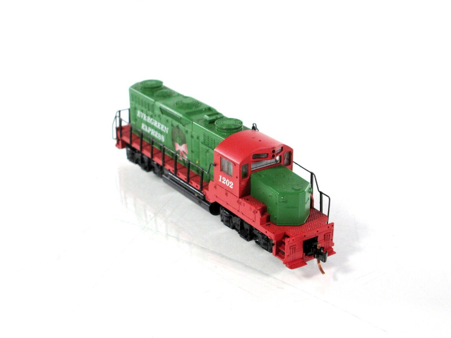 N Scale ***EVERGREEN EXPRESS*** GP-20 Christmas Locomotive #1202 -- Micro Trains