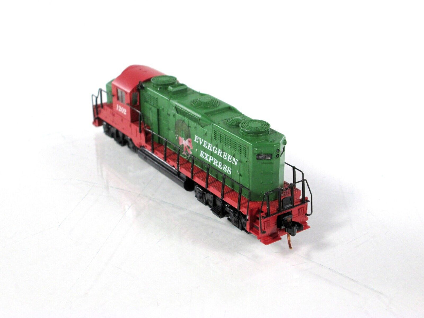 N Scale ***EVERGREEN EXPRESS*** GP-20 Christmas Locomotive #1202 -- Micro Trains