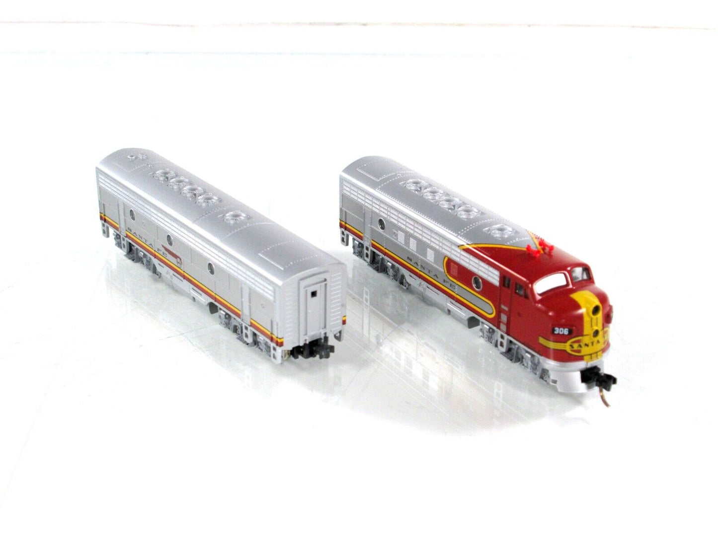 N Scale ***SANTA FE*** F7 Warbonnet AB Locomotive Set, ATSF 306 -- Kato 176-0405