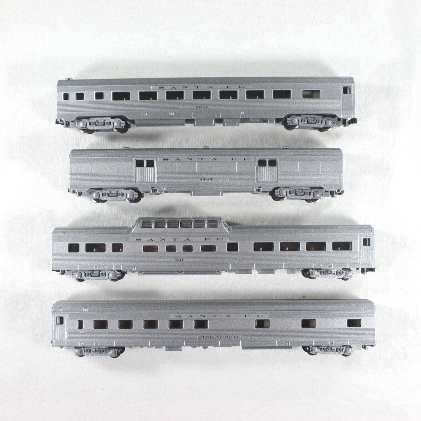 N Scale ***SANTA FE*** Lightweight Corrugated Passenger 4-Set B - Kato 106-1604
