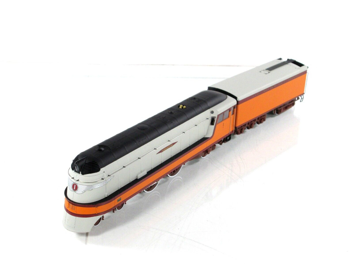 HO Scale **MILWAUKEE** 1935 Hiawatha Class A 4-4-2 - FOX VALLEY 10001, DCC Sound