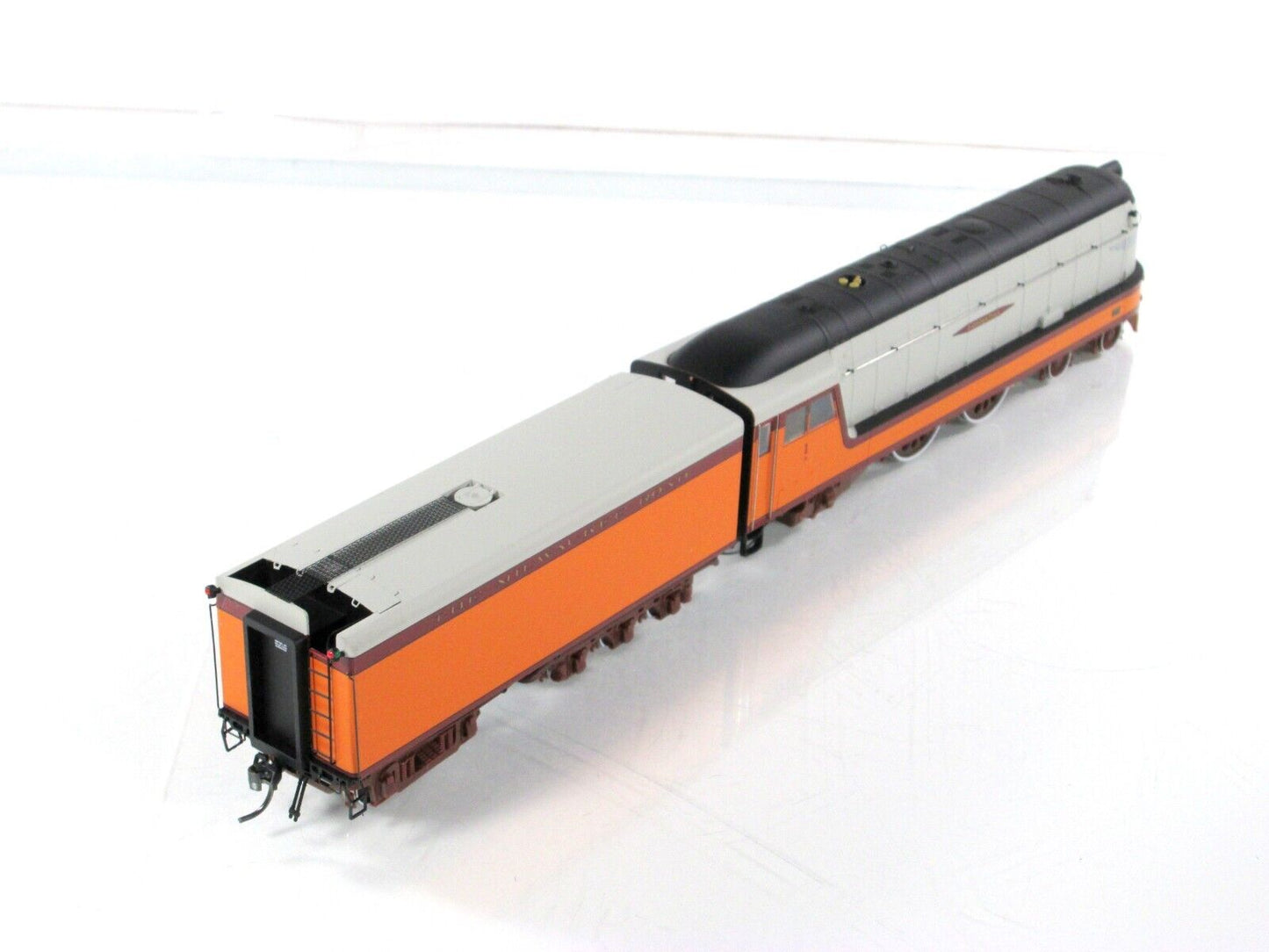 HO Scale **MILWAUKEE** 1935 Hiawatha Class A 4-4-2 - FOX VALLEY 10001, DCC Sound