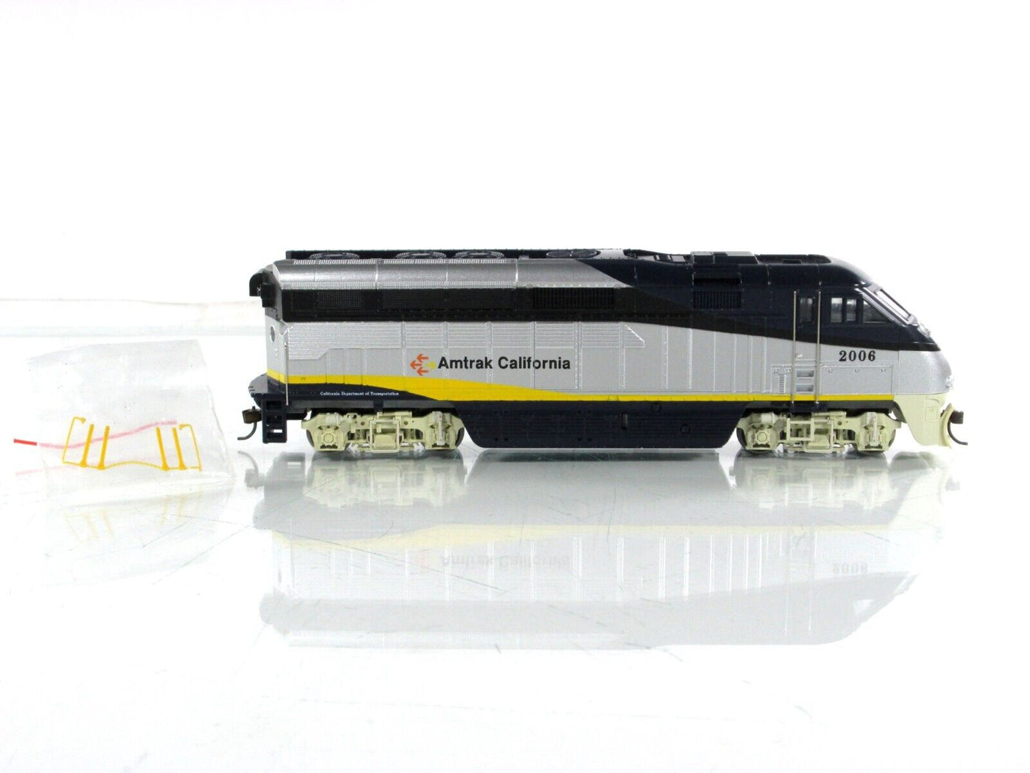 HO Scale **AMTRAK CALIFORNIA** Bombardier F59PHI Locomotive #2006 - Athearn 2607