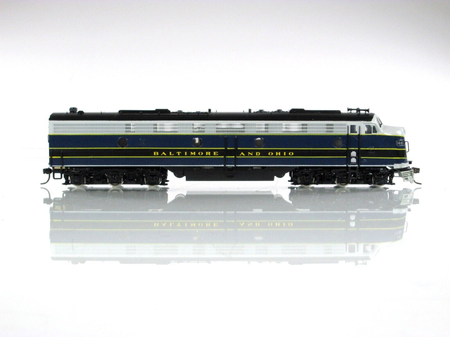HO Scale BRASS  ***BALTIMORE & OHIO*** E8A E8B 2250HP Locomotive Set -- Oriental
