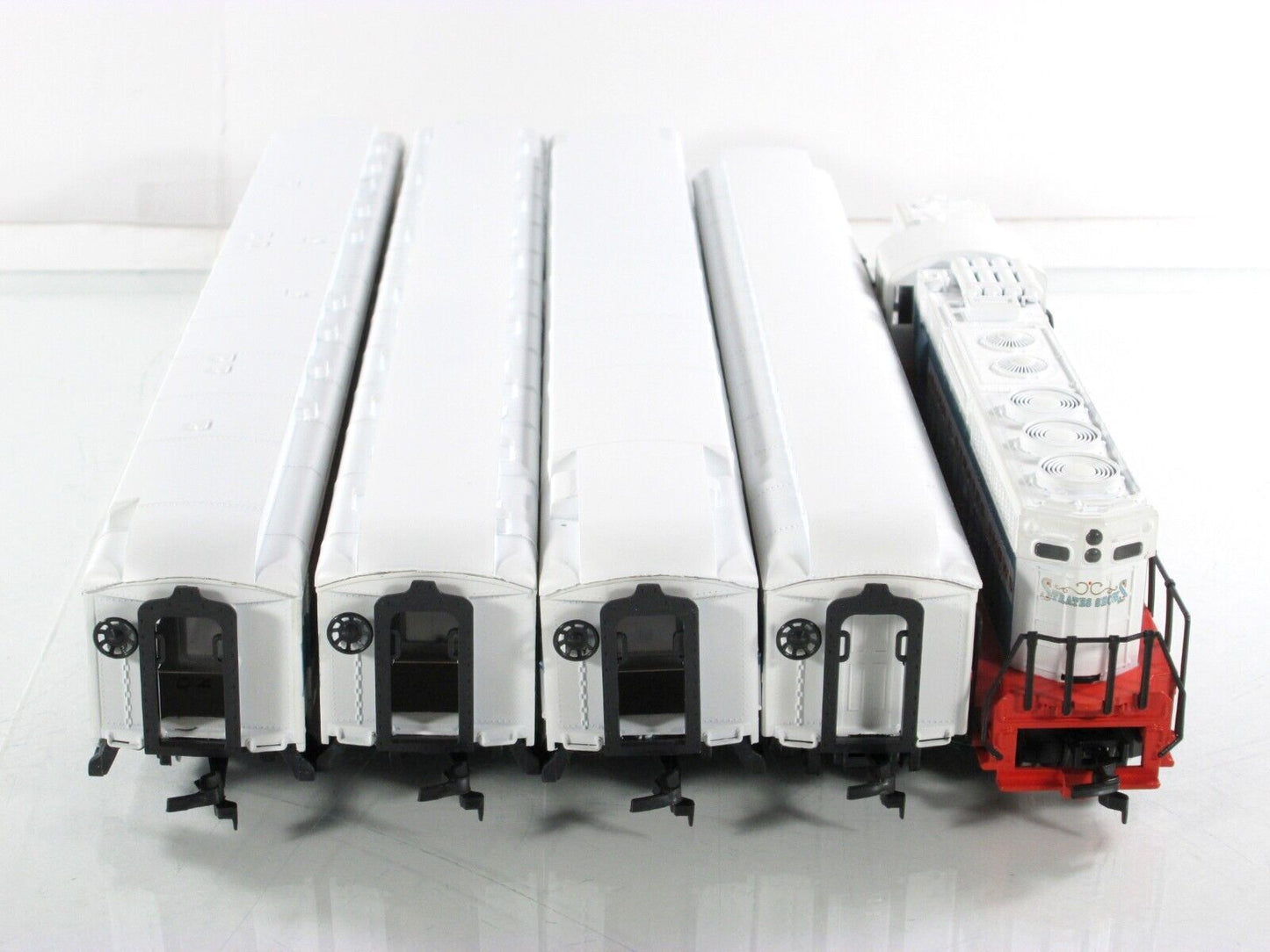 HO Scale ***JAMES E. STRATES*** Carnival Shows, Locomotive & Passenger Set - IHC