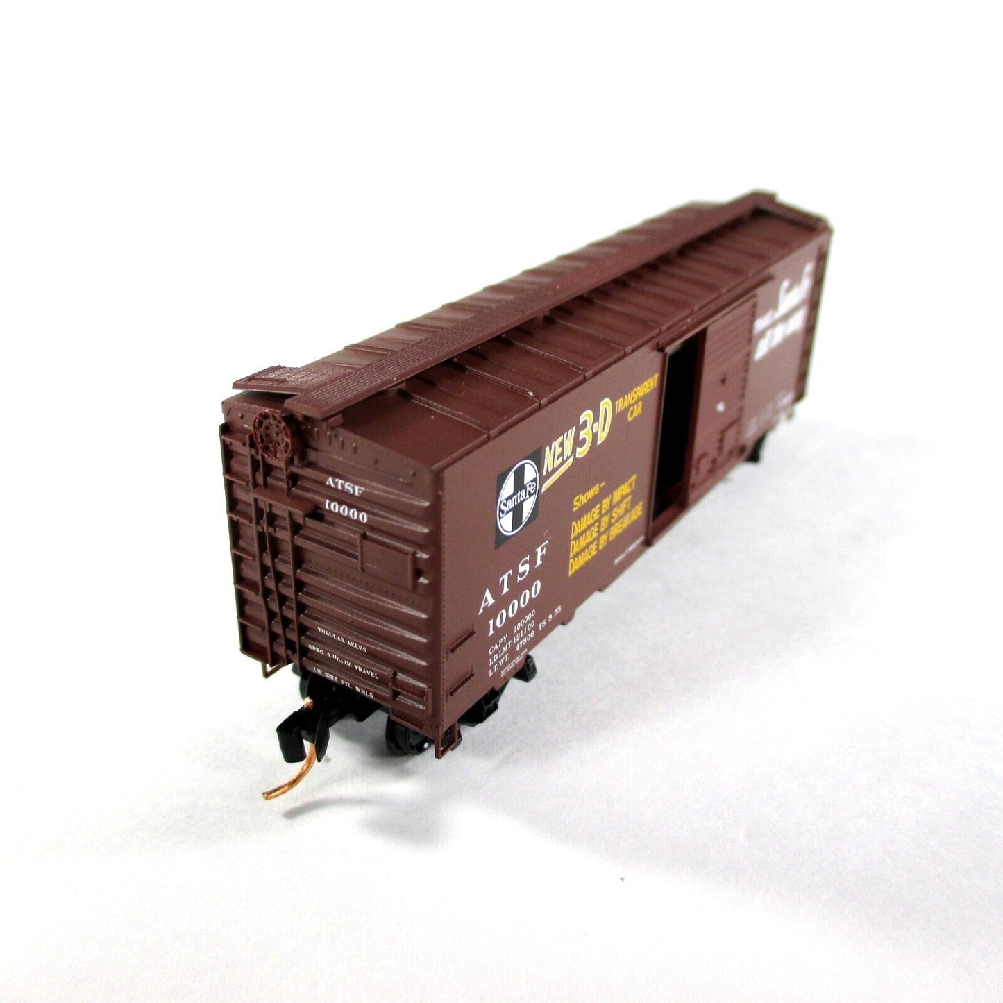 N Scale ***SANTA FE*** Transparent Impact Demo Box Car --- Micro Trains 02000197