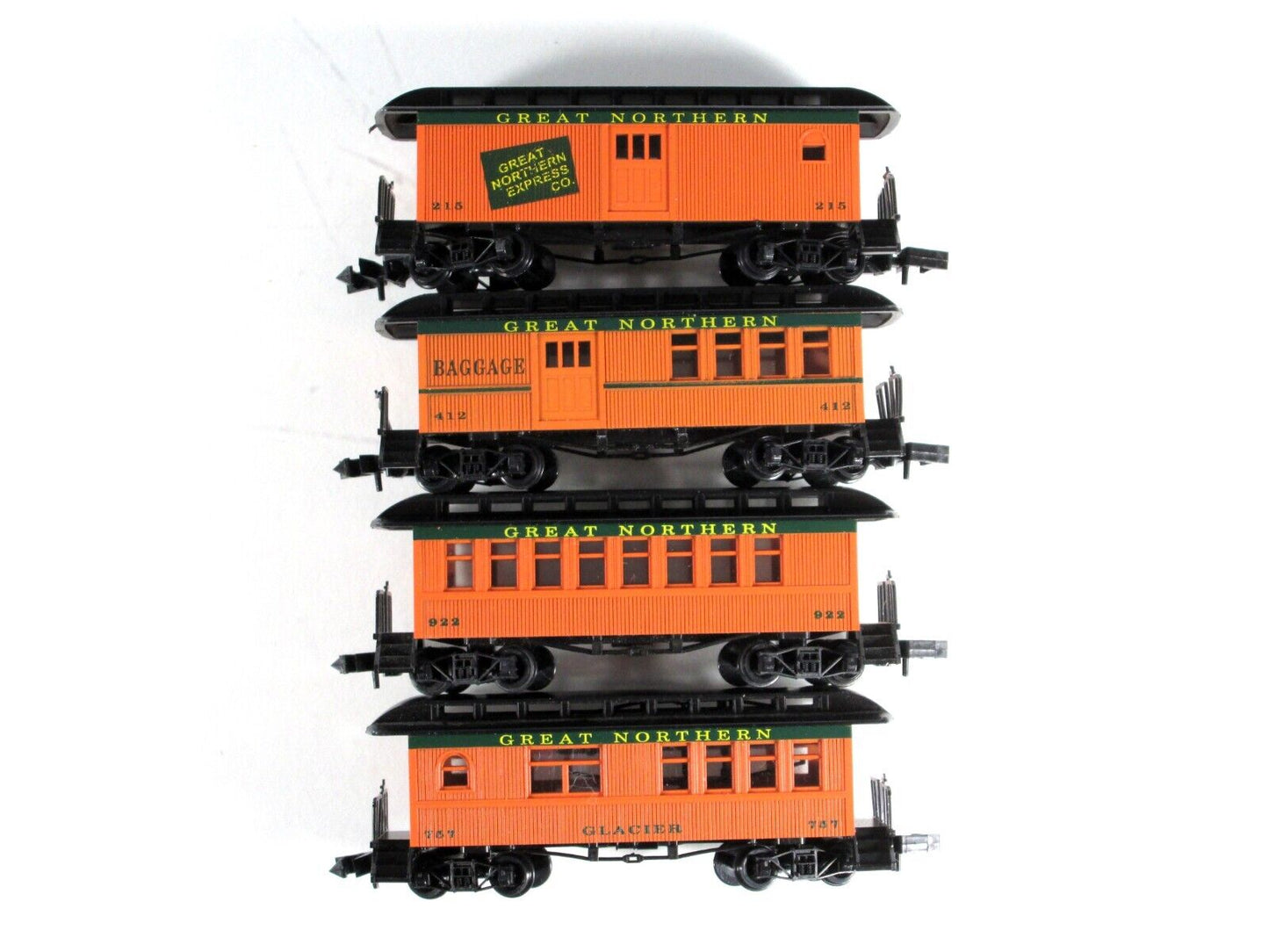 N Scale **GREAT NORTHERN** OVERTON Old Time Passenger 4-Car Set ---- Roundhouse
