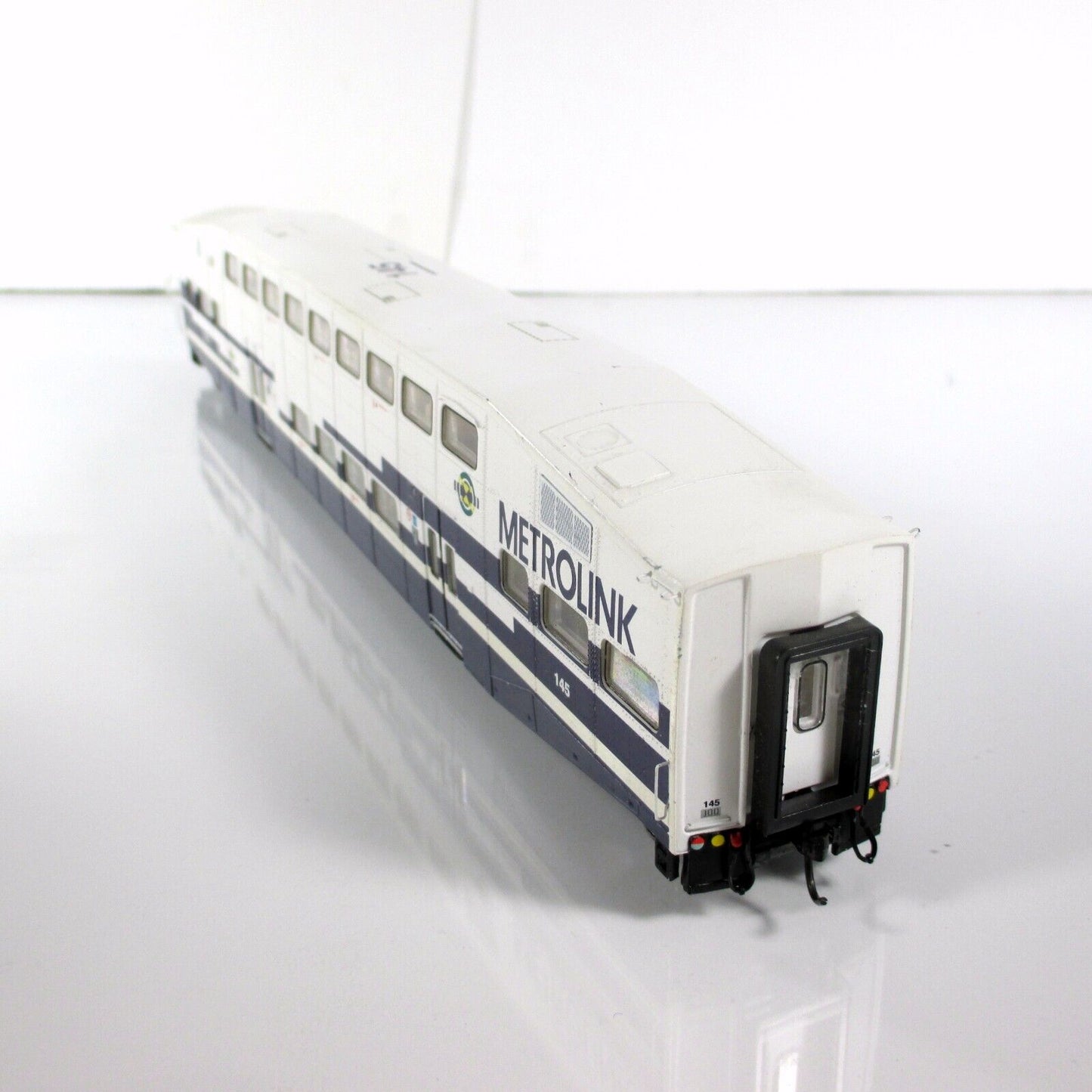 HO Scale ***METROLINK*** Bombardier Passenger Commuter Coach #145 - Athearn 2580