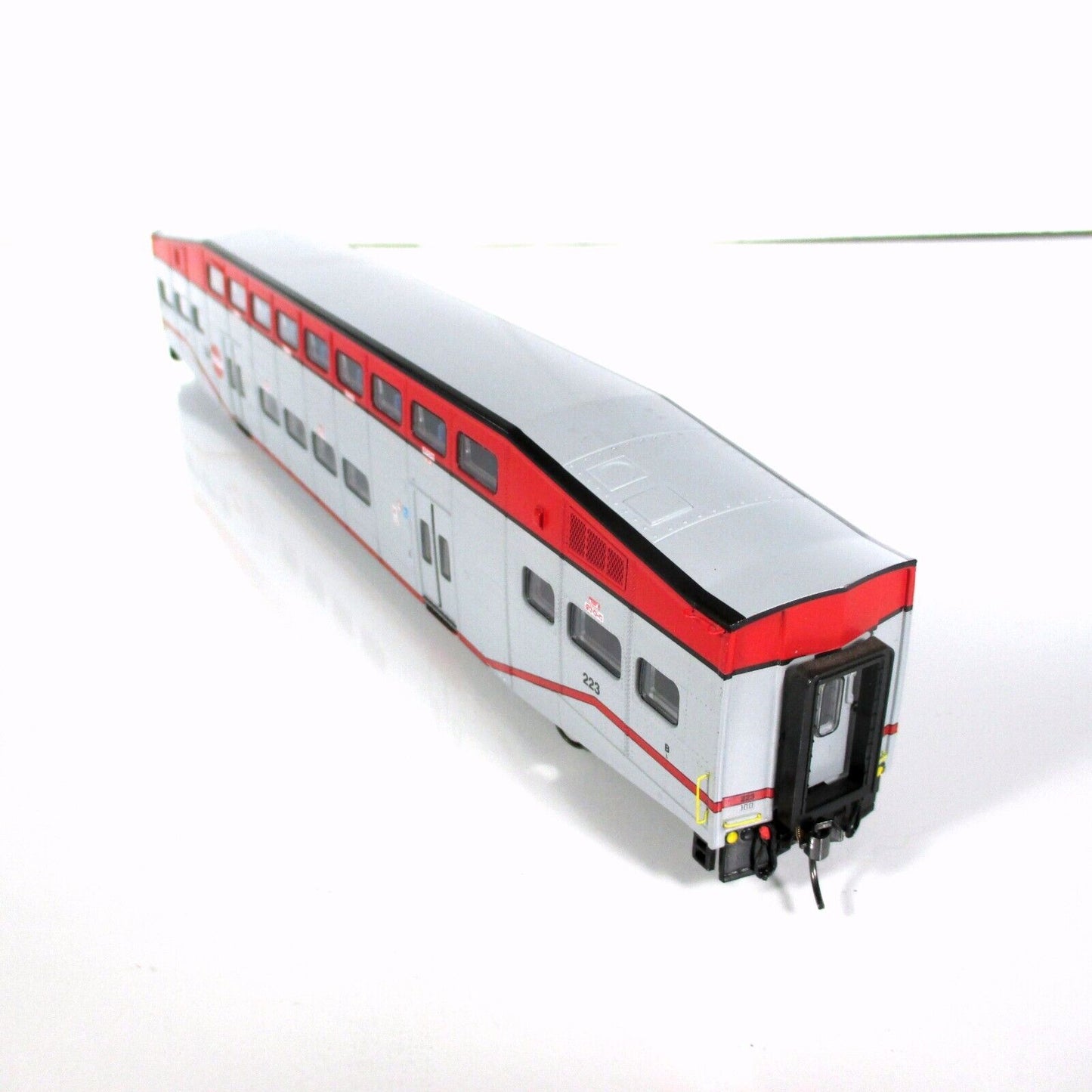 HO Scale **CALTRAIN** Bombardier Commuter CONTROL Car - JPBX 223 -- Athearn 2568