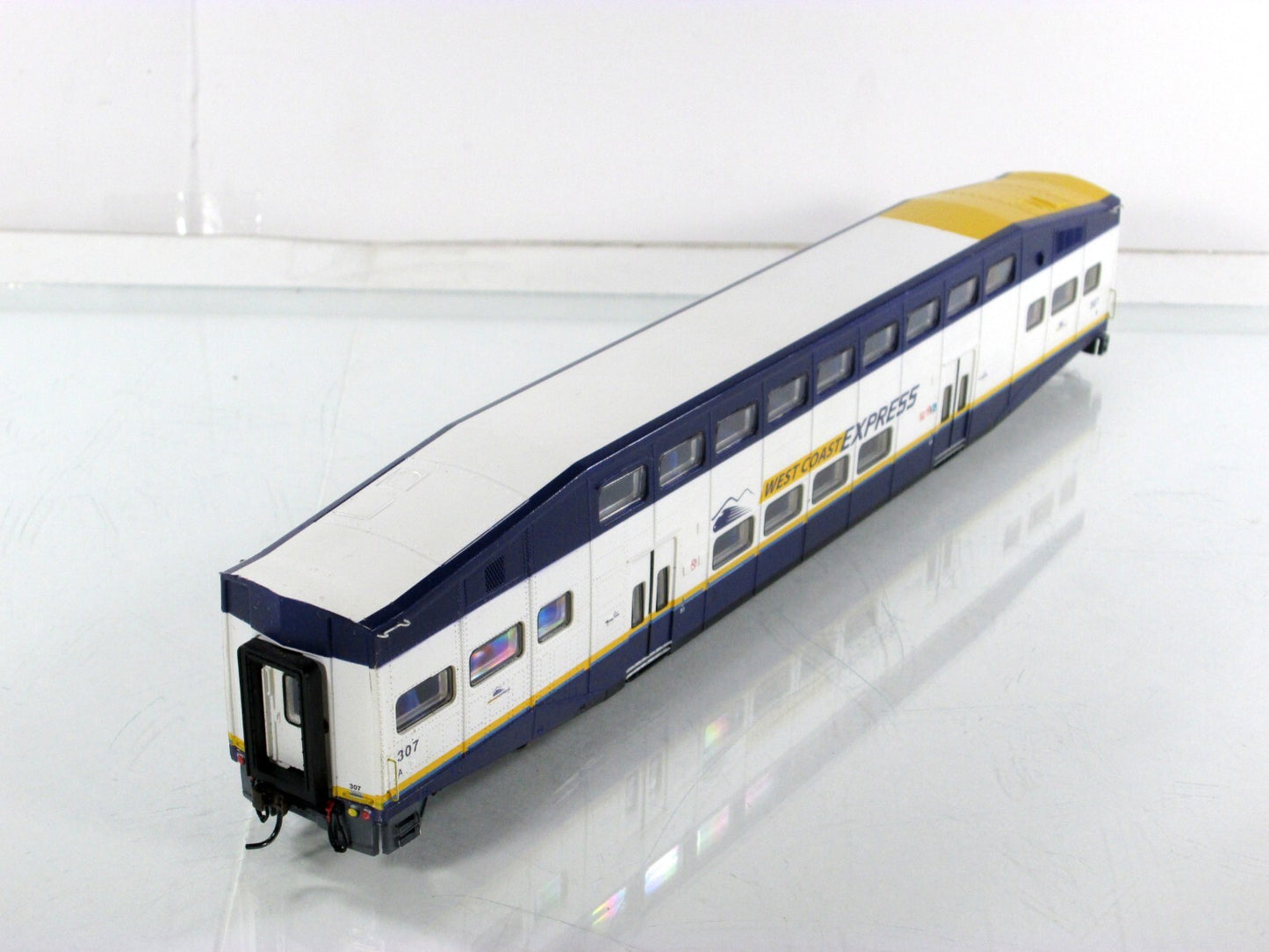 HO Scale ***WEST COAST EXPRESS*** Bombardier Commuter Coach #307 -- Athearn 2584