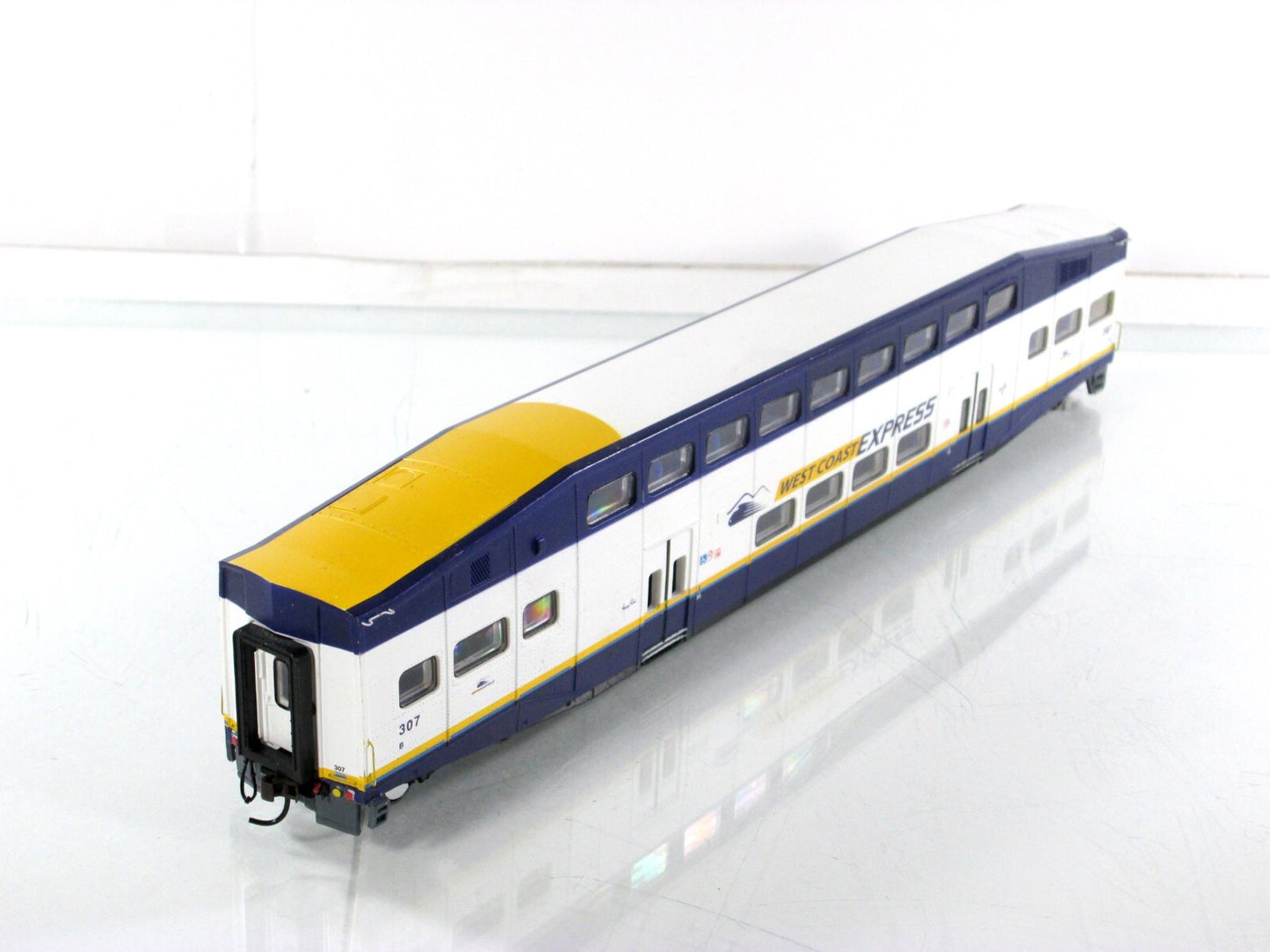 HO Scale ***WEST COAST EXPRESS*** Bombardier Commuter Coach #307 -- Athearn 2584