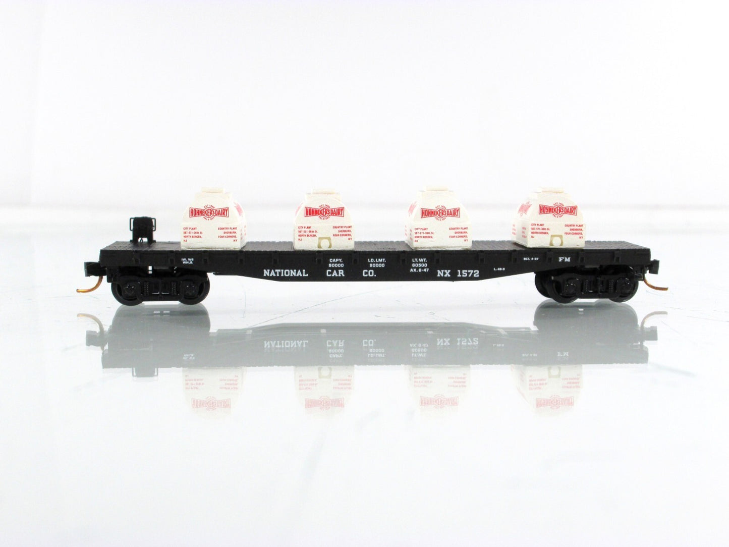N Scale **HOHNEKER'S DAIRY** Milk Containers on Flat Car - Micro Trains Special