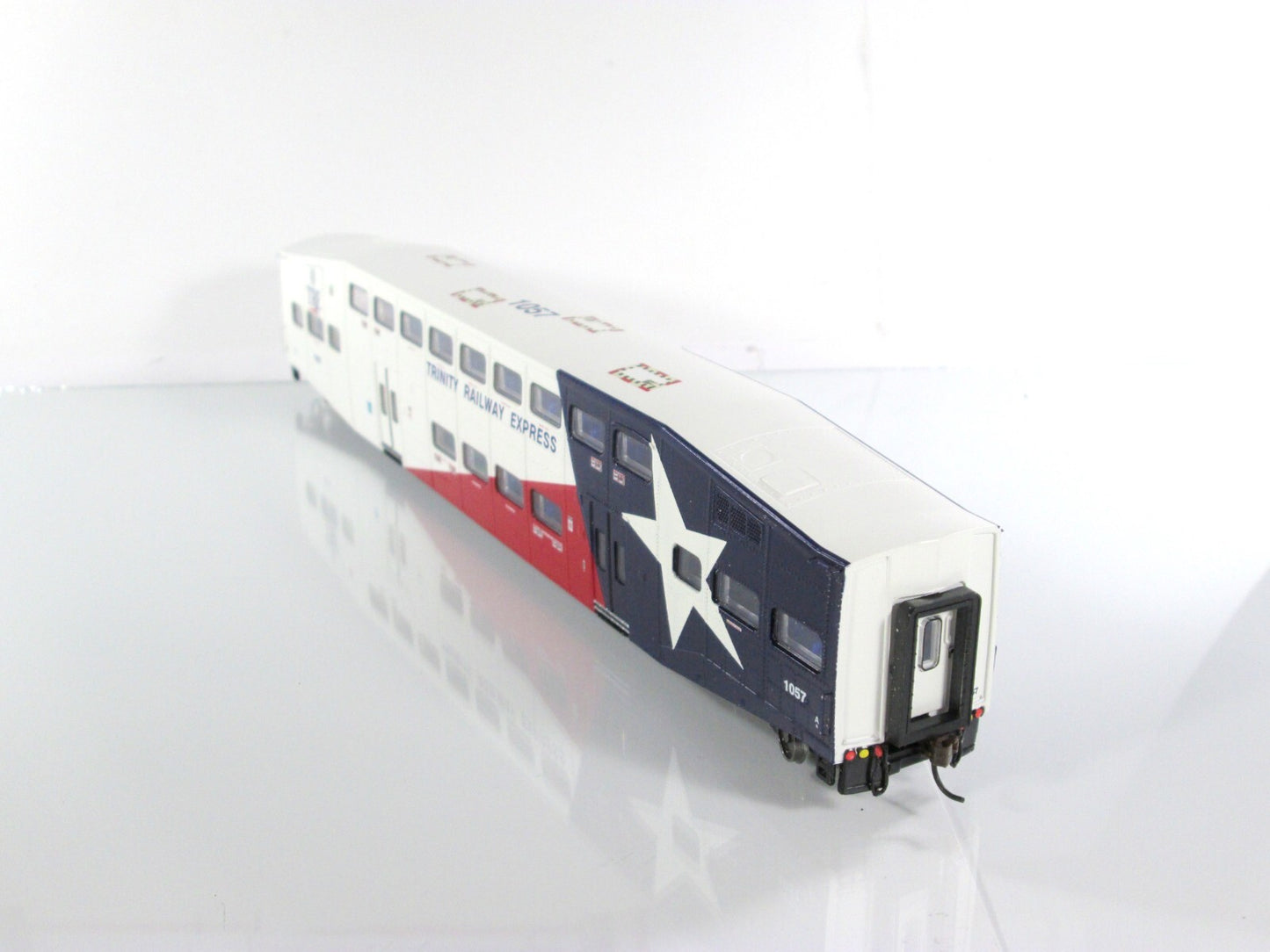 HO Scale **TRINITY RAILWAY EXPRESS** Bombardier Control Car #1057 - Athearn 2566