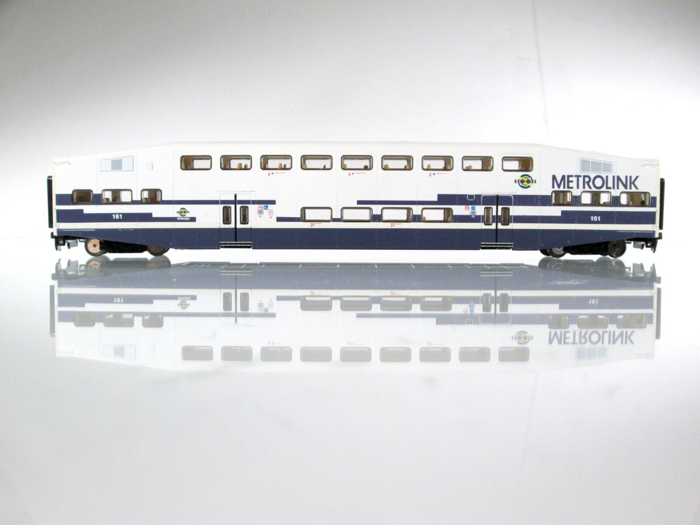 HO Scale ***METROLINK*** Bombardier Passenger Commuter Coach #161 - Athearn 2560