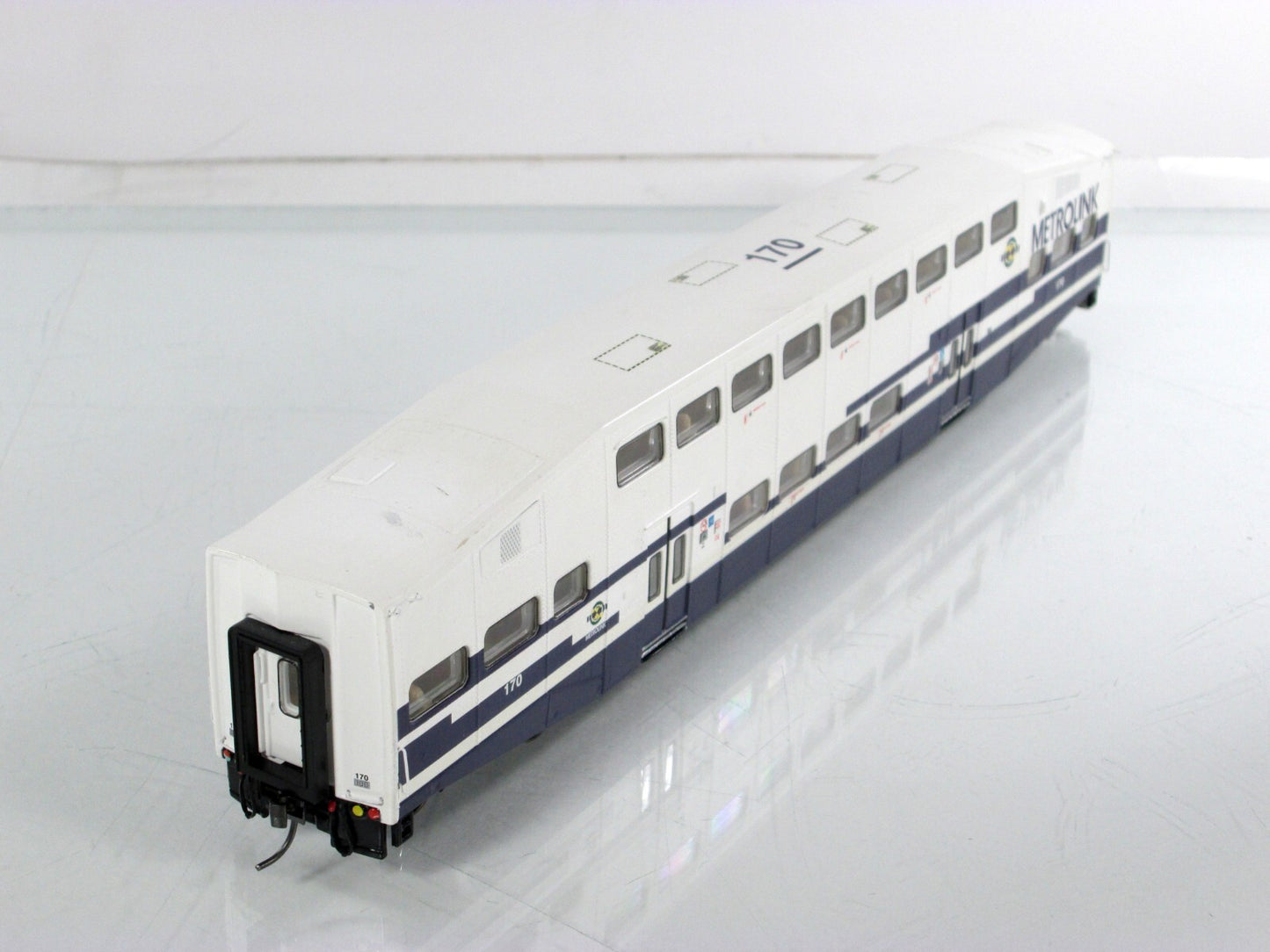HO Scale ***METROLINK** Bombardier Passenger Commuter Coach #170 - Athearn 25703
