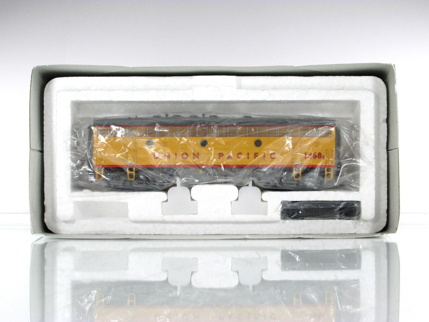 HO Scale ***UNION PACIFIC*** F7B Locomotive #1486C - Broadway 428, DCC QSI Sound