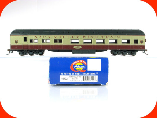 HO Scale **NAPA VALLEY* Diner "Le Petit Gourmet" 1015 -Athearn 85102, Metal Whls