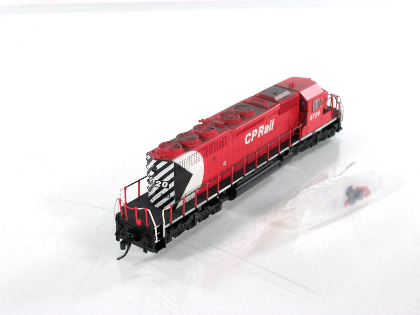 N Scale *CANADIAN PACIFIC* Weathered SD40-2 #5720 - Intermountain 69346, DCC Rdy