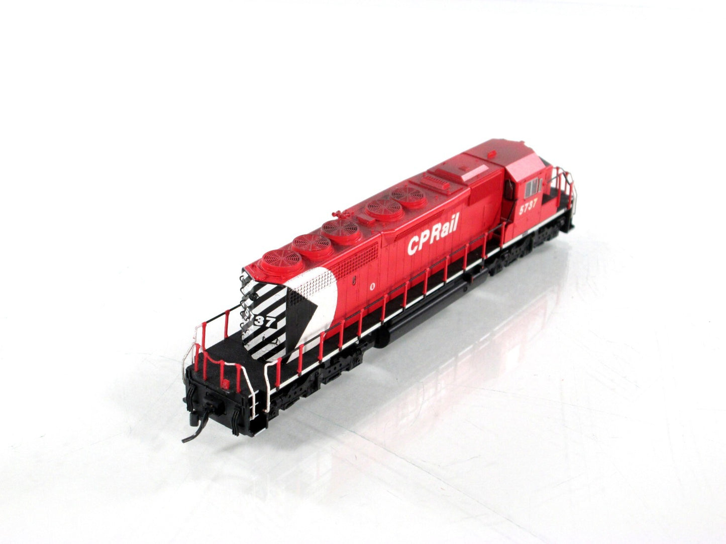 N Scale *CANADIAN PACIFIC* Weathered SD40-2 #5737 - Intermountain 69346, DCC Rdy