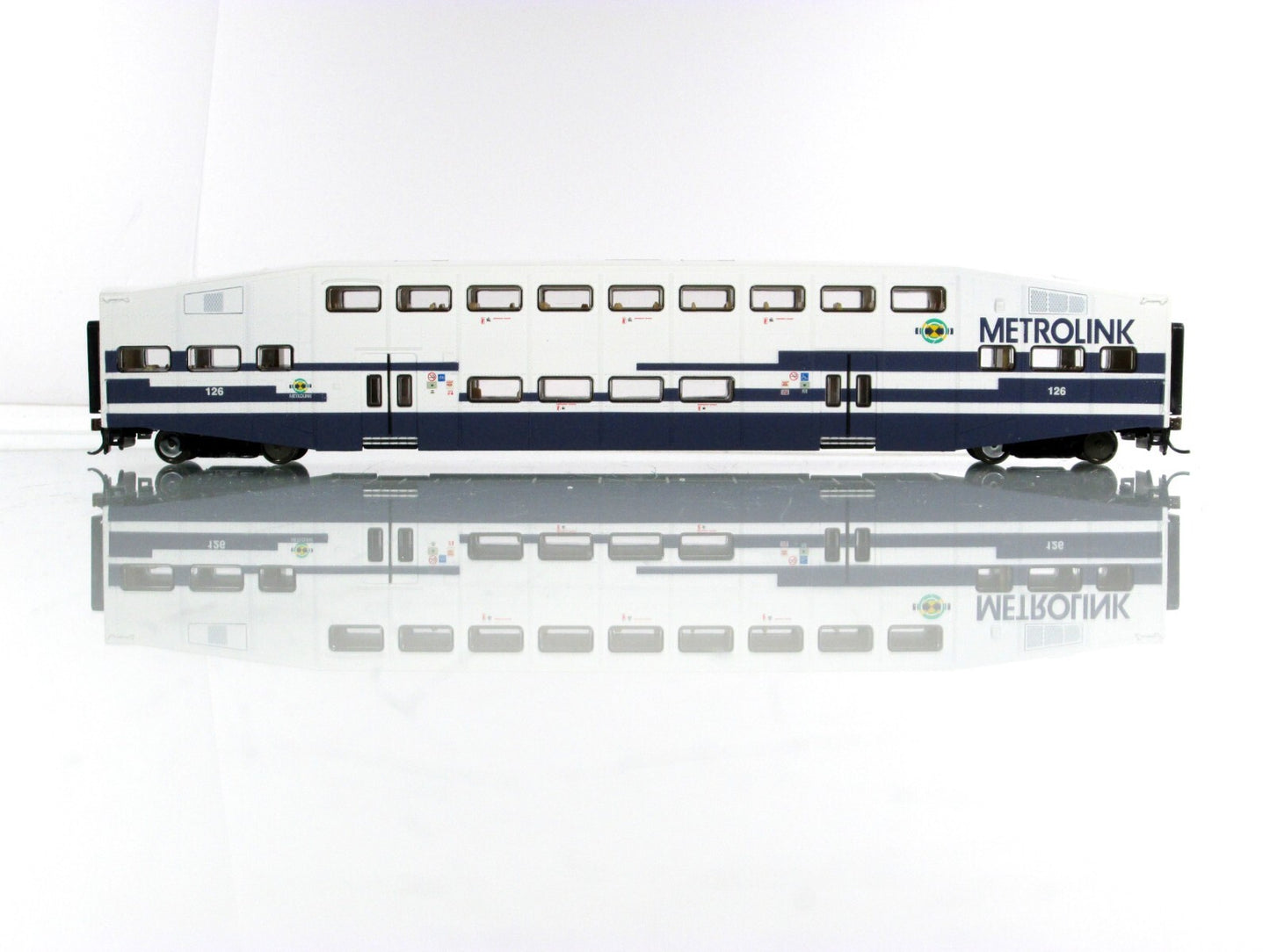 HO Scale ***METROLINK*** Bombardier Coach Car #126 ----- Athearn ATH25953 **RARE