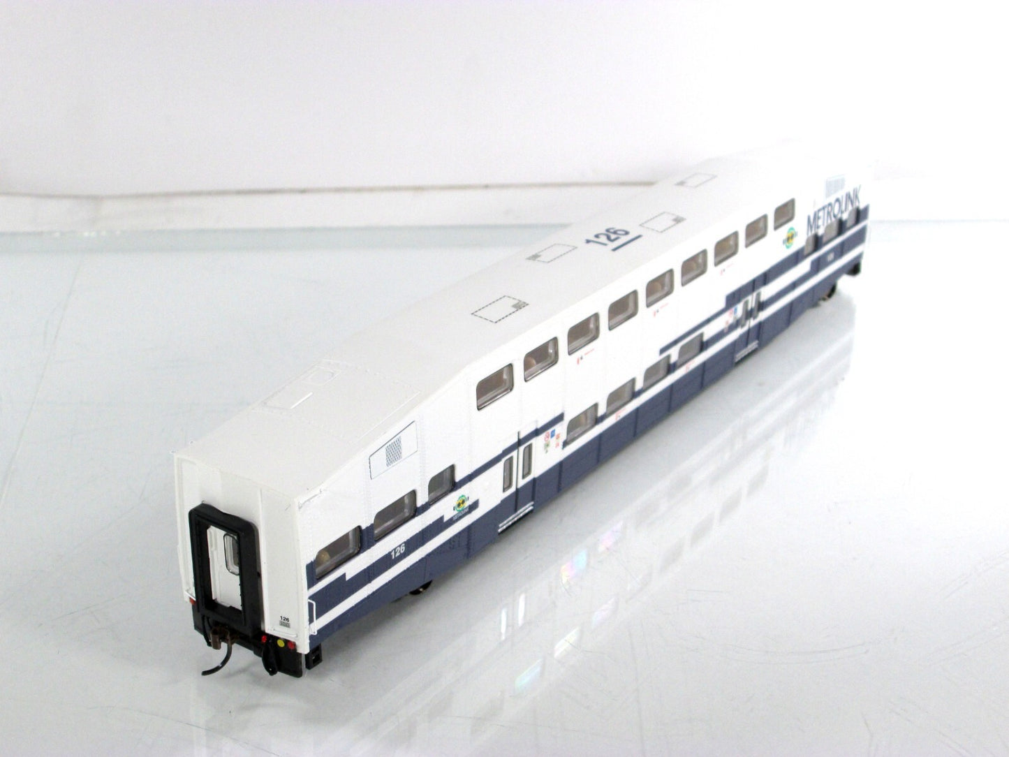 HO Scale ***METROLINK*** Bombardier Coach Car #126 ----- Athearn ATH25953 **RARE