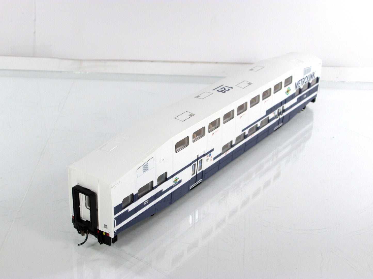 HO Scale ***METROLINK*** Bombardier Coach Car #126 ----- Athearn ATH25953 **RARE