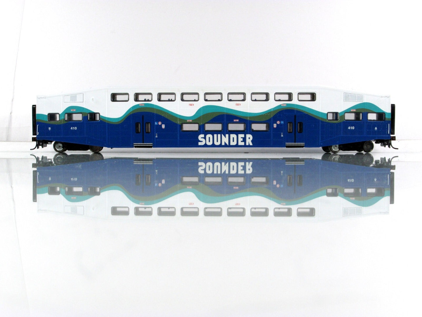 HO Scale ***SEATTLE SOUNDER*** Bombardier Commuter Coach #410 --- Athearn 25712
