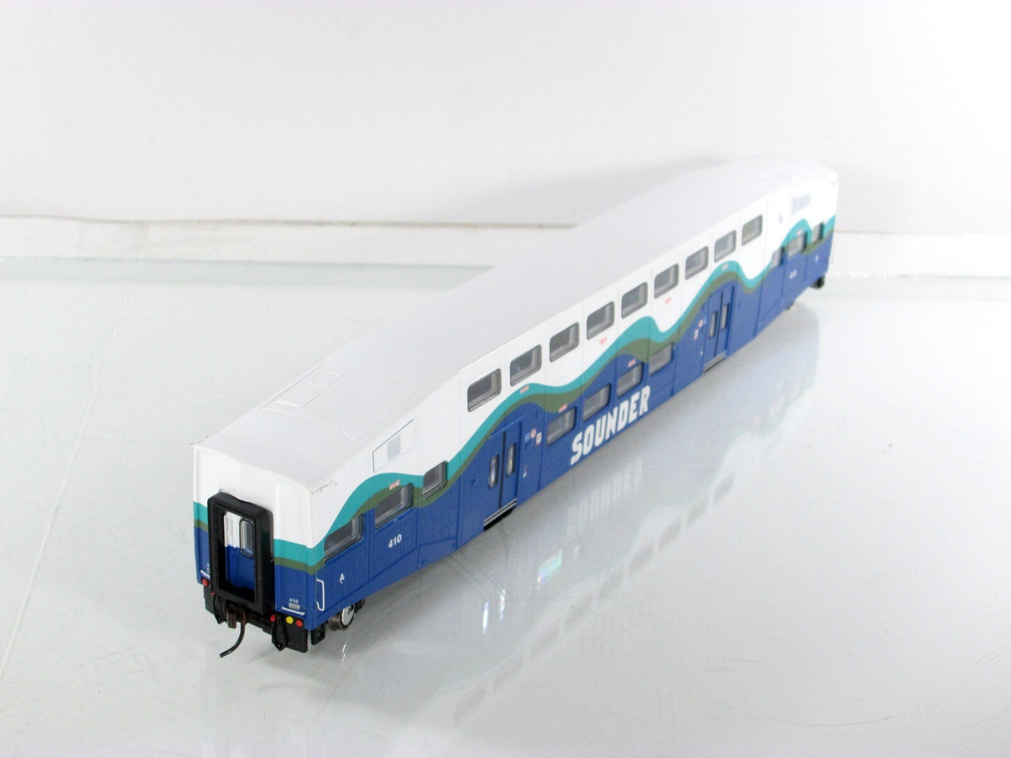 HO Scale ***SEATTLE SOUNDER*** Bombardier Commuter Coach #410 --- Athearn 25712
