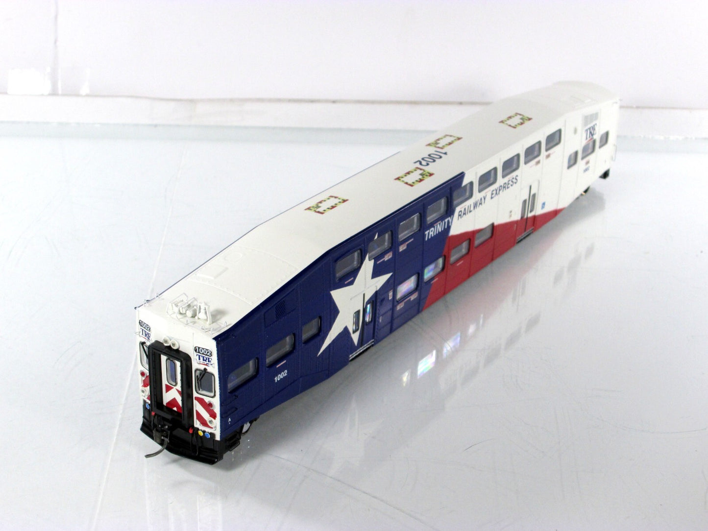 HO Scale **TRINITY RAILWAY EXPRESS** Bombardier Control Car #1002 -Athearn 25515
