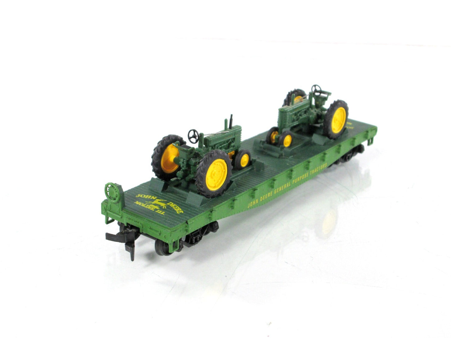HO Scale ***JOHN DEERE*** 40' Flat Car w/ Farm Tractors ----- Athearn