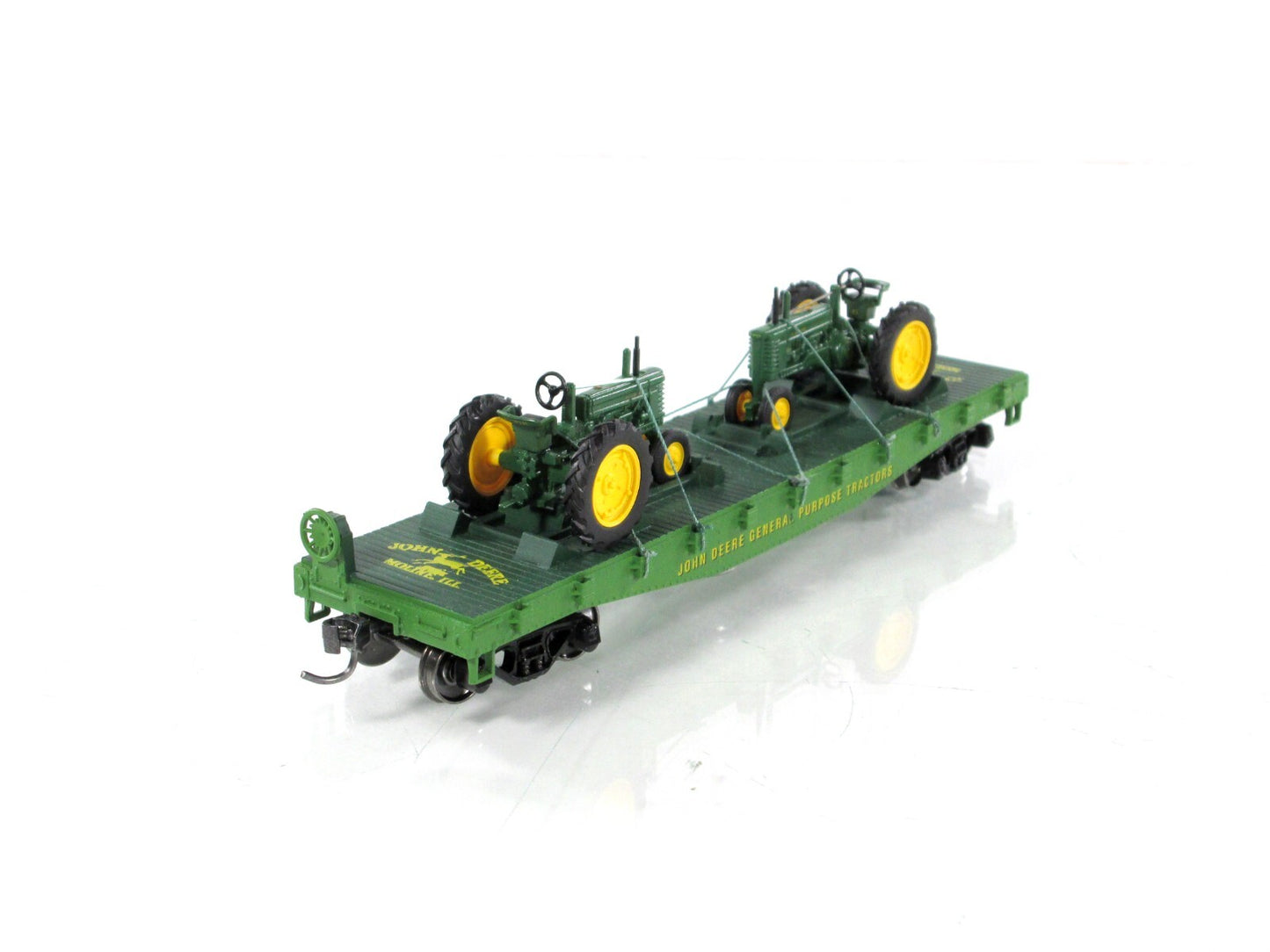 HO Scale ***JOHN DEERE*** 40' Flat Car w/ Tractors --- Athearn, Knuckle Couplers