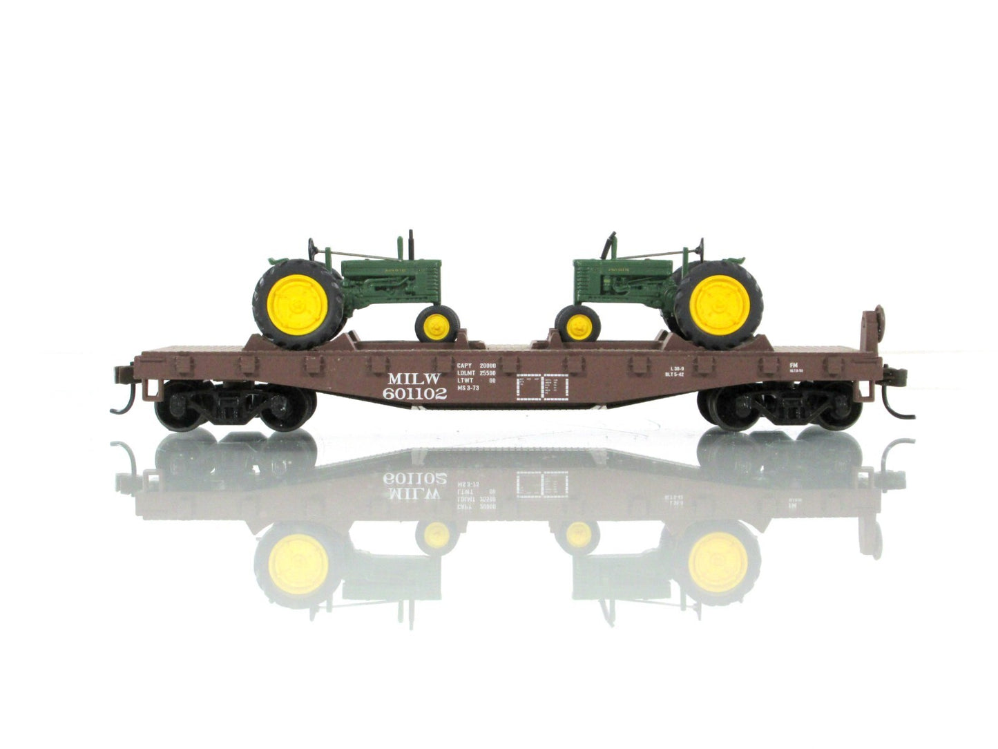 HO Scale ***JOHN DEERE** 40' Milwaukee Flat Car, Tractors #601102 - Athearn 8151