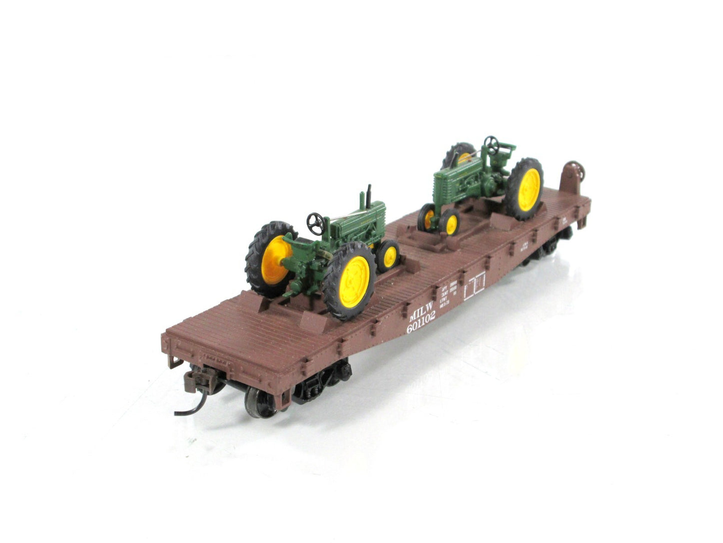 HO Scale ***JOHN DEERE** 40' Milwaukee Flat Car, Tractors #601102 - Athearn 8151