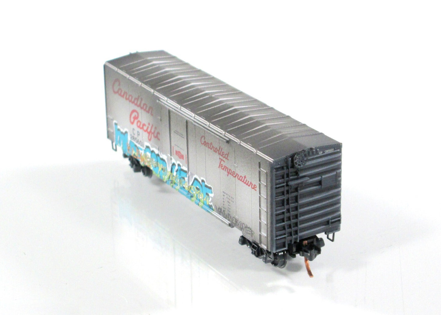 N Scale **CANADIAN PACIFIC** Graffiti 40' Box Car #285601 -Micro Trains 07444040
