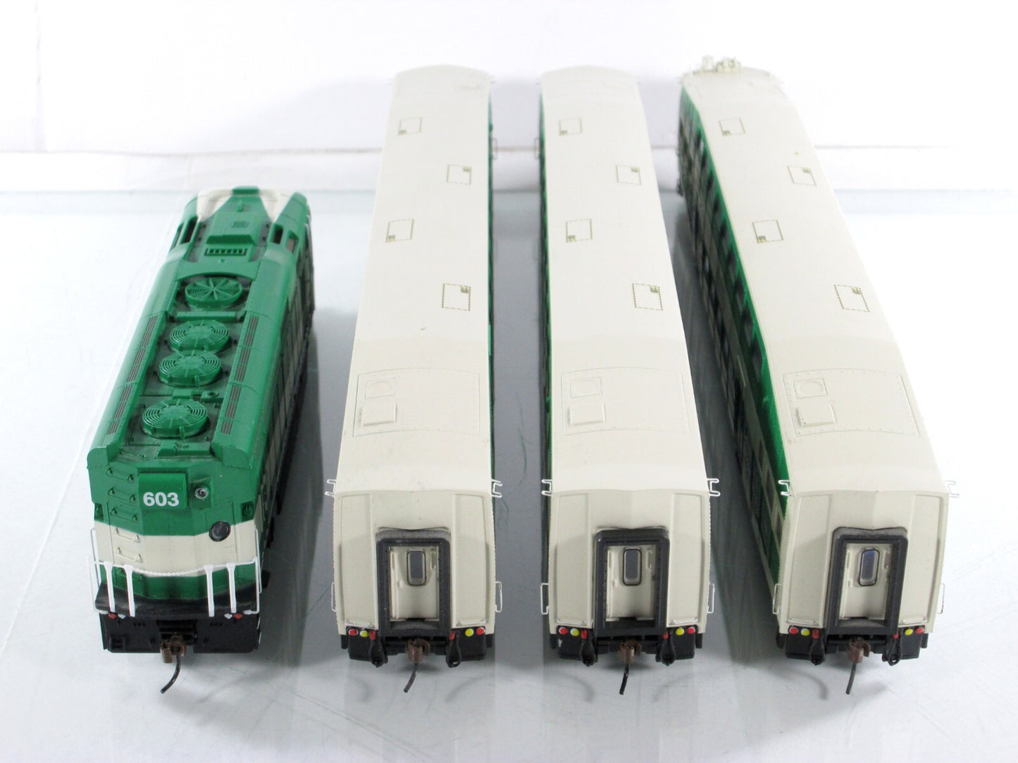 HO Scale ***GO TRANSIT*** Bombardier, F59PHI #603, 202,2003,2012 - Athearn 25991