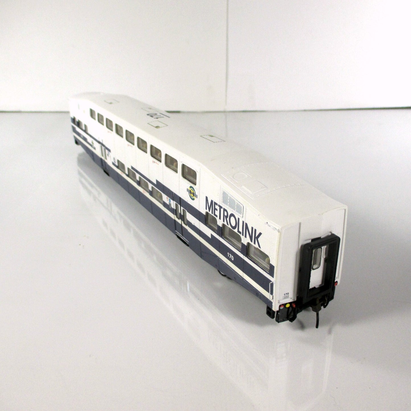 HO Scale ***METROLINK** Bombardier Passenger Commuter Coach #170 --Athearn 25703