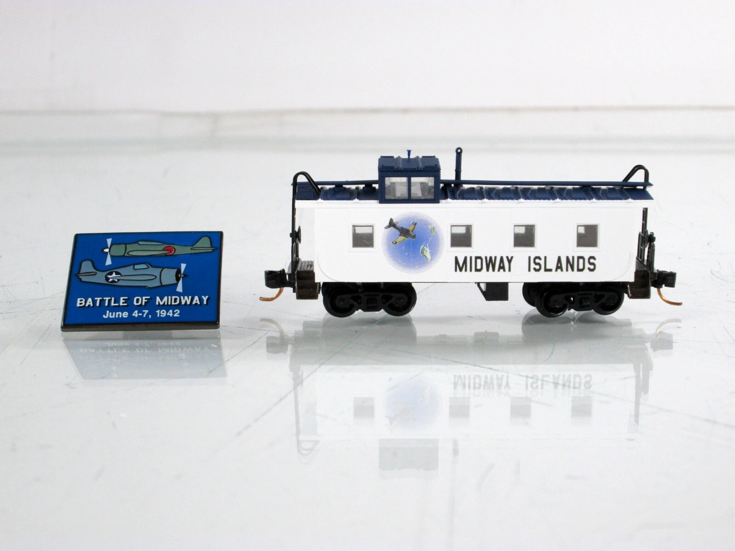 N Scale USN ***MIDWAY ISLANDS*** Battleship Row Caboose -- Micro Trains 10050089