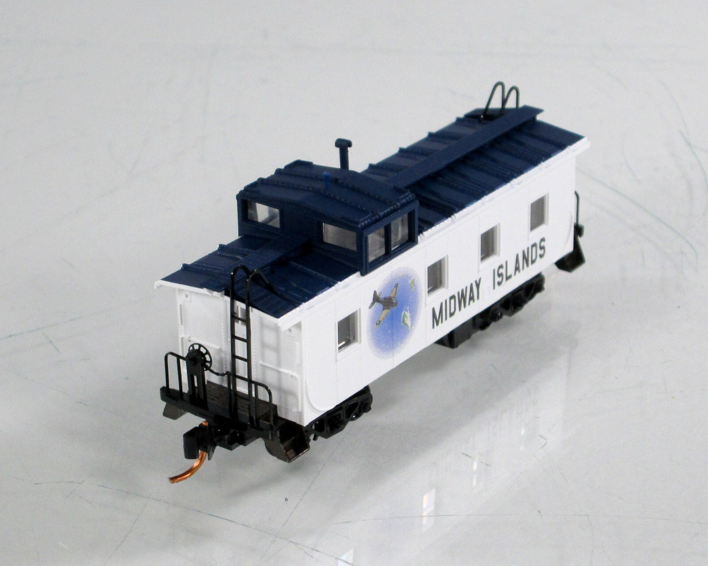 N Scale USN ***MIDWAY ISLANDS*** Battleship Row Caboose -- Micro Trains 10050089