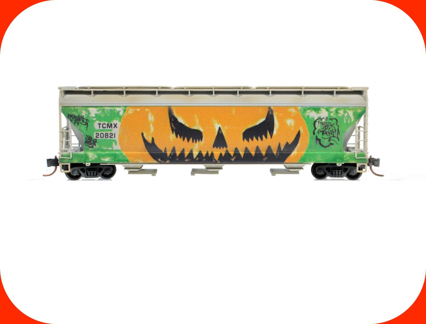 N Scale **HALLOWEEN PUMPKIN** Graffiti Hopper, TCMX 20821, Micro Trains 09444320