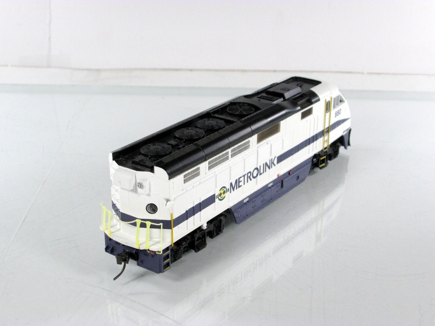 HO Scale **METROLINK** Bombardier F59PHI Diesel #880 - Athearn 26294, DCC Ready