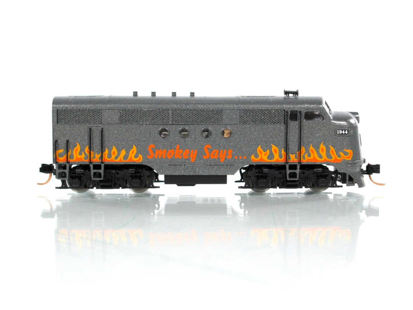 N Scale **SMOKEY BEAR** FT Locomotive - Micro Trains 98701521 **DCC RDY