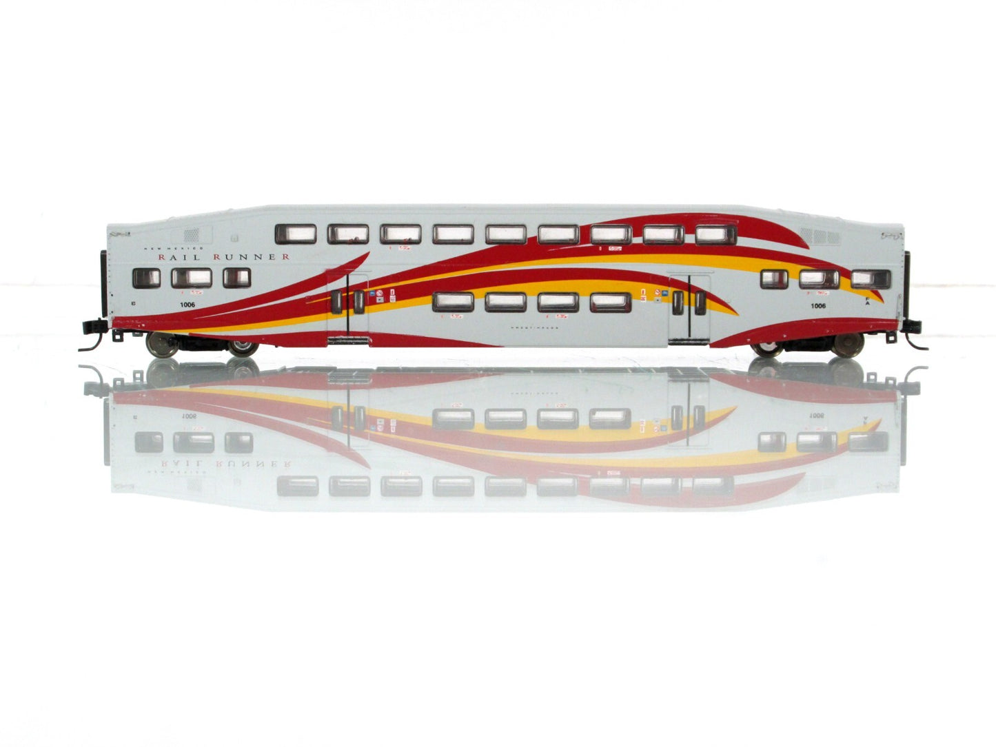 N Scale ***NEW MEXICO RAIL RUNNER*** Bombardier Coach #1006 ------ Athearn 10176