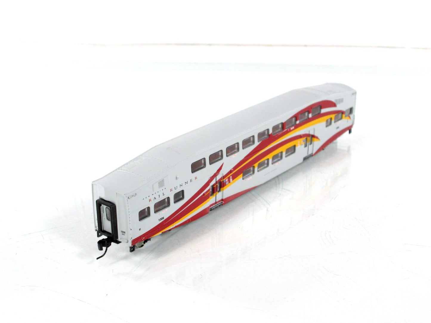 N Scale ***NEW MEXICO RAIL RUNNER*** Bombardier Coach #1006 ------ Athearn 10176