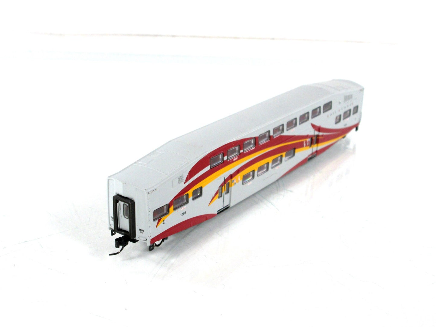 N Scale ***NEW MEXICO RAIL RUNNER*** Bombardier Coach #1006 ------ Athearn 10176