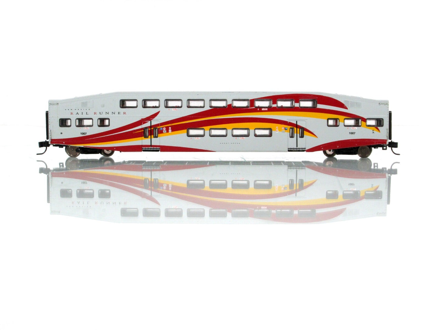 N Scale ***NEW MEXICO RAIL RUNNER*** Bombardier Coach #1007 ------ Athearn 10176