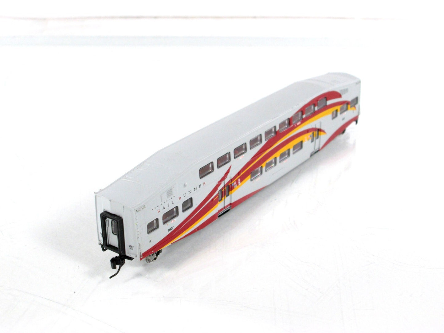 N Scale ***NEW MEXICO RAIL RUNNER*** Bombardier Coach #1007 ------ Athearn 10176