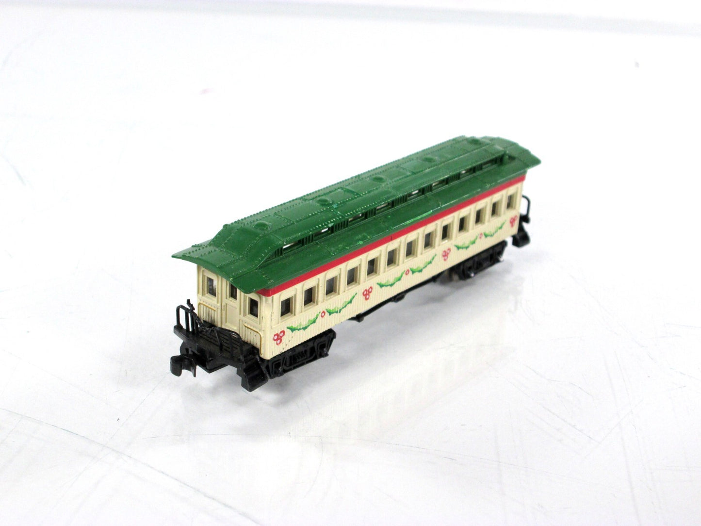 N Scale ***SPIRIT of CHRISTMAS*** Overland Passenger Coach Car --Bachmann 24017