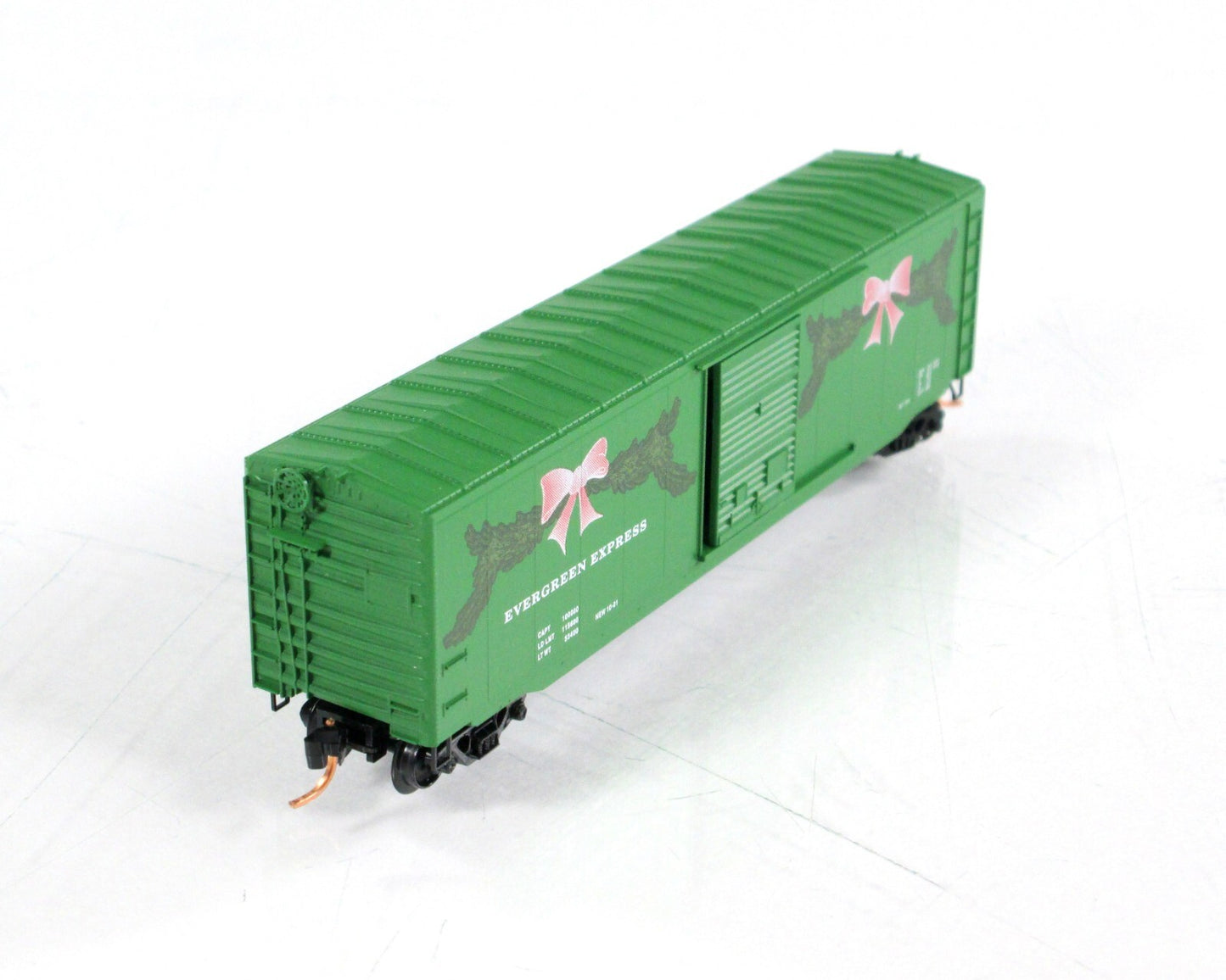 N Scale ***CHRISTMAS -- EVERGREEN EXPRESS*** 50' Box Car ---- Micro Trains 77070