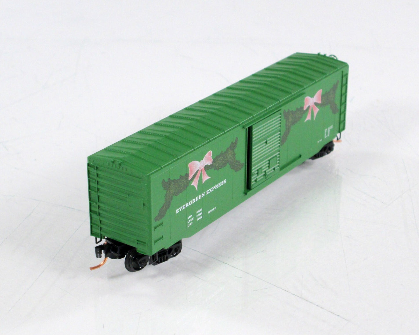 N Scale ***CHRISTMAS -- EVERGREEN EXPRESS*** 50' Box Car ---- Micro Trains 77070