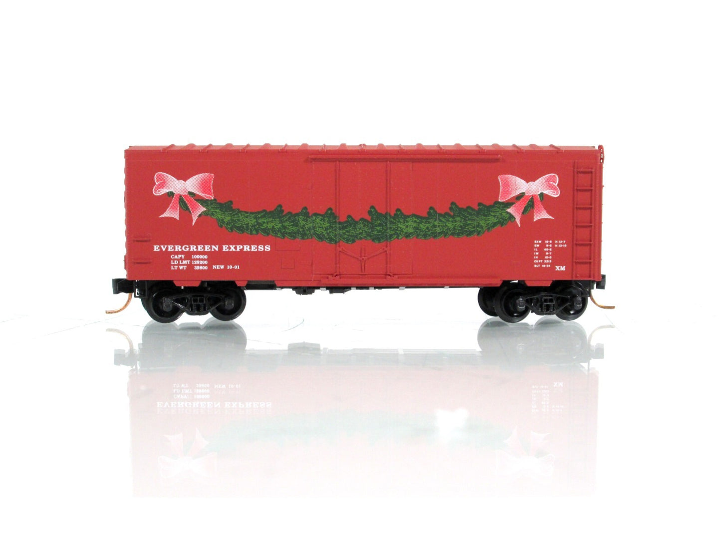 N Scale ***CHRISTMAS -- EVERGREEN EXPRESS*** 40' Box Car ---- Micro Trains 74060